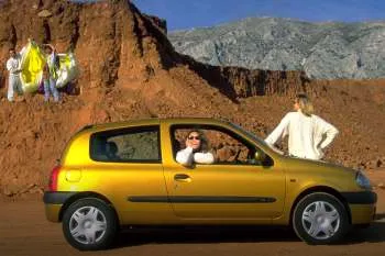 Renault Clio RXE 1.6 trojdverový hatchback – fotka 3