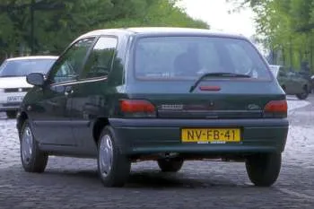 Renault Clio trojdverový hatchback (1996 – 1998) – fotka 2