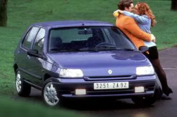 Renault Clio Baccara 1.8 päťdverový hatchback – fotka