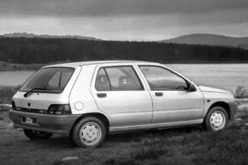 Renault Clio Baccara 1.8 päťdverový hatchback – fotka 2