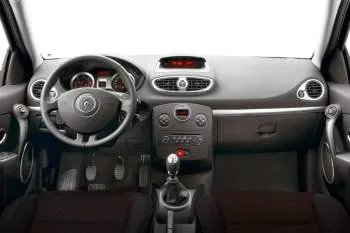 Renault Clio trojdverový hatchback (2005 – 2009) – fotka 2