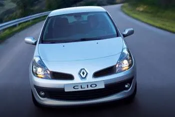 Renault Clio trojdverový hatchback (2005 – 2009) – fotka 11