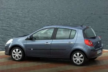 Renault Clio päťdverový hatchback (2005 – 2009) – fotka 10