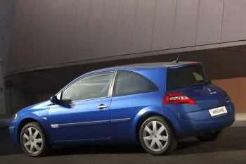 Renault Megane 2.0 16V Tech Line trojdverový hatchback – fotka 5