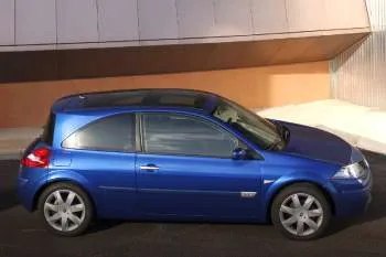 Renault Megane 2.0 16V Tech Line trojdverový hatchback – fotka 6