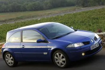 Renault Megane trojdverový hatchback (2006 – 2008) – fotka 9