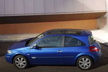 Renault Megane trojdverový hatchback (2006 – 2008) – fotka 10