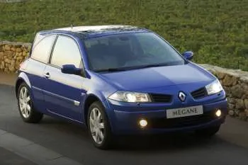 Renault Megane trojdverový hatchback (2006 – 2008) – fotka 11