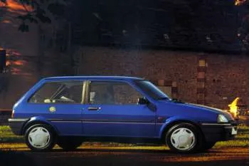 Rover 114 GTa trojdverový hatchback – fotka 3