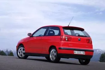 Seat Ibiza 1.4 Stella trojdverový hatchback – fotka 2
