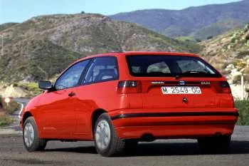 Seat Ibiza trojdverový hatchback (1993 – 1996) – fotka 2