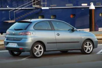 Seat Ibiza 1.2 12V Reference trojdverový hatchback – fotka 3