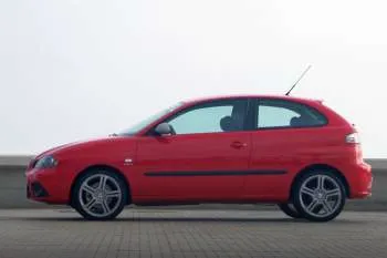 Seat Ibiza 1.2 12V Reference trojdverový hatchback – fotka 4