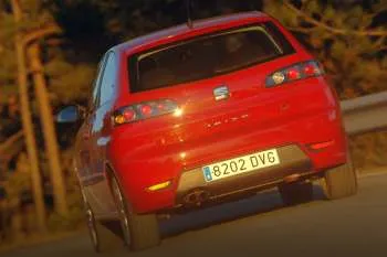 Seat Ibiza 1.2 12V Reference trojdverový hatchback – fotka 6