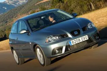 Seat Ibiza 1.2 12V Reference trojdverový hatchback – fotka 7