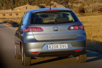 Seat Ibiza 1.2 12V Reference trojdverový hatchback – fotka 8