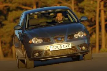 Seat Ibiza trojdverový hatchback (2006 – 2009) – fotka 9