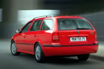 Škoda Octavia Combi 1.6 Collection – fotka 2