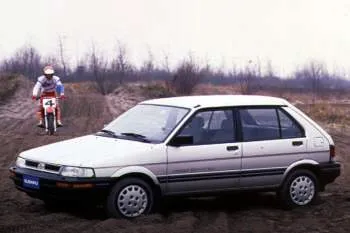 Subaru Justy 1.2 GL päťdverový hatchback – fotka 3