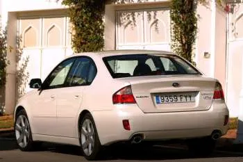 Subaru Legacy 2.0R Luxury – fotka 7