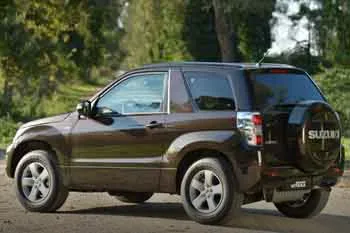 Suzuki Grand Vitara trojdverové SUV (2012 – 2015) – fotka 12