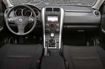Suzuki Grand Vitara päťdverové SUV (2012 – 2015) – fotka 11