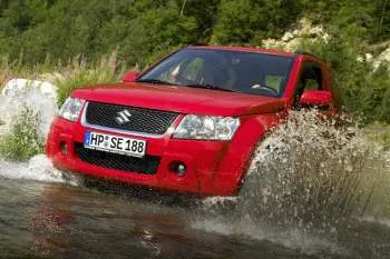 Suzuki Grand Vitara trojdverové SUV (2010 – 2012) – fotka 9