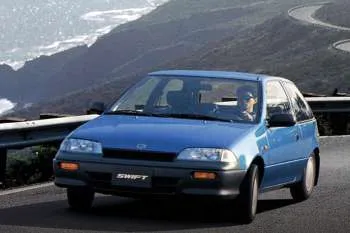 Suzuki Swift 1.3 GL trojdverový hatchback – fotka 2