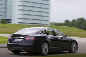 Tesla Model S (2013 – 2016) – fotka 18