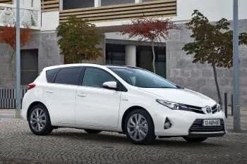 Toyota Auris (2013 – 2015) – fotka 2