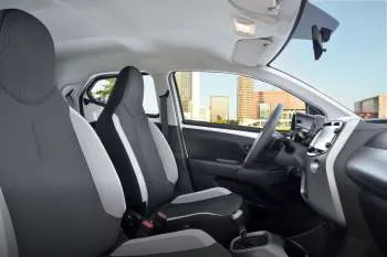 Toyota Aygo trojdverový hatchback (2014 – 2018) – fotka 2