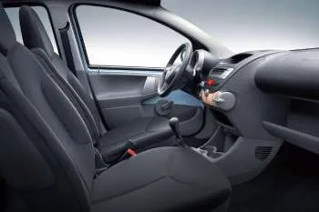 Toyota Aygo trojdverový hatchback (2005 – 2009) – fotka 3