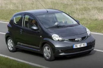 Toyota Aygo trojdverový hatchback (2005 – 2009) – fotka 10