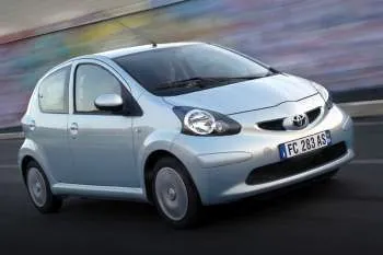 Toyota Aygo päťdverový hatchback (2005 – 2009) – fotka 8