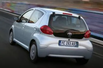Toyota Aygo päťdverový hatchback (2005 – 2009) – fotka 11