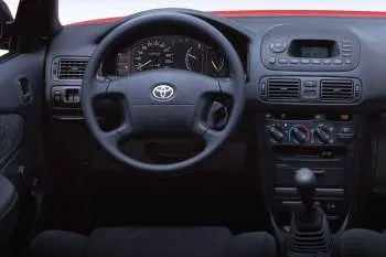 Toyota Corolla trojdverový hatchback (2000 – 2002) – fotka 4