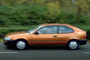 Toyota Corolla trojdverový hatchback (1992 – 1997) – fotka 3