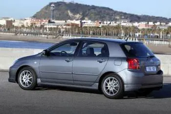 Toyota Corolla päťdverový hatchback (2004 – 2007) – fotka 8