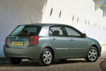 Toyota Corolla päťdverový hatchback (2002 – 2004) – fotka 2