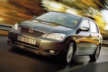 Toyota Corolla päťdverový hatchback (2002 – 2004) – fotka 3