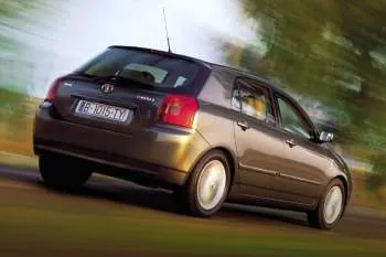 Toyota Corolla päťdverový hatchback (2002 – 2004) – fotka 4