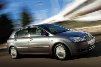 Toyota Corolla päťdverový hatchback (2002 – 2004) – fotka 5