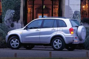 Toyota RAV4 päťdverové SUV (2000 – 2003) – fotka 2