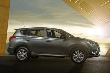 Toyota RAV4 SUV (2013 – 2016) – fotka 12