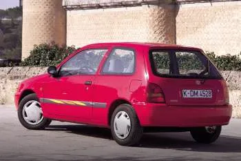 Toyota Starlet trojdverový hatchback (1996 – 1999) – fotka 4