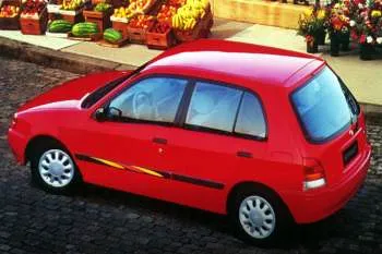 Toyota Starlet päťdverový hatchback (1996 – 1999) – fotka 2