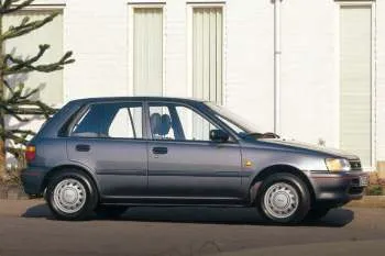 Toyota Starlet päťdverový hatchback (1990 – 1996) – fotka 2