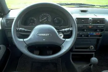 Toyota Starlet päťdverový hatchback (1990 – 1996) – fotka 3