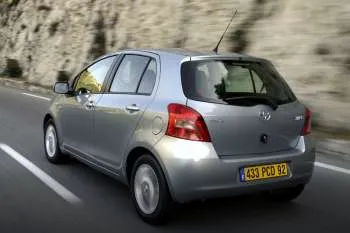 Toyota Yaris päťdverový hatchback (2005 – 2009) – fotka 9
