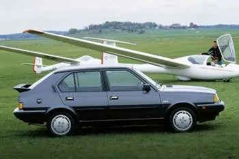Volvo 360 päťdverový hatchback (1985 – 1988) – fotka 2